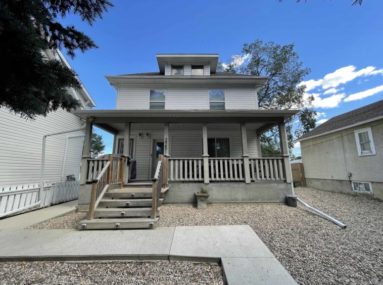 Rental home at 2251 Winnipeg Street in Al Ritchie, Regina, Saskatchewan close to the Regina General Hospital